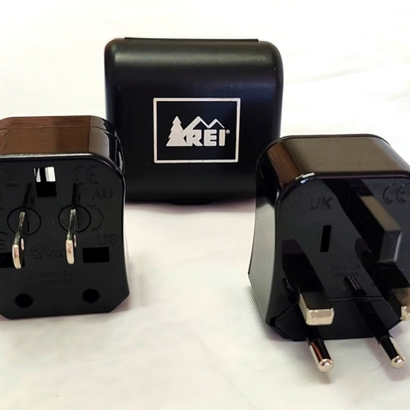 REI Multi Outlet Travel Adapter All-in-one Design Universal - Picture 1 of 7